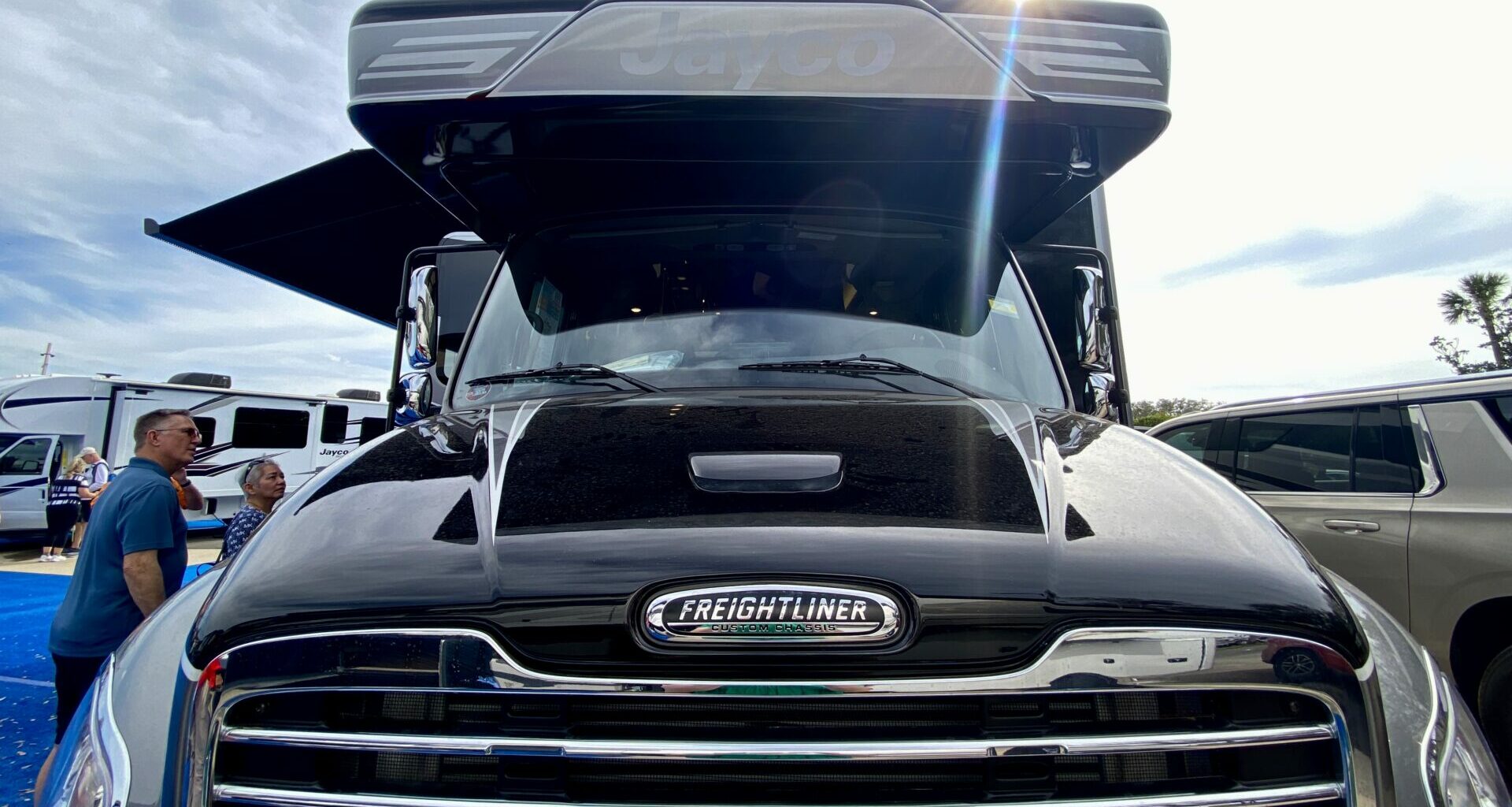 How To Easily Find Big Rig RV Parks - Getaway Couple