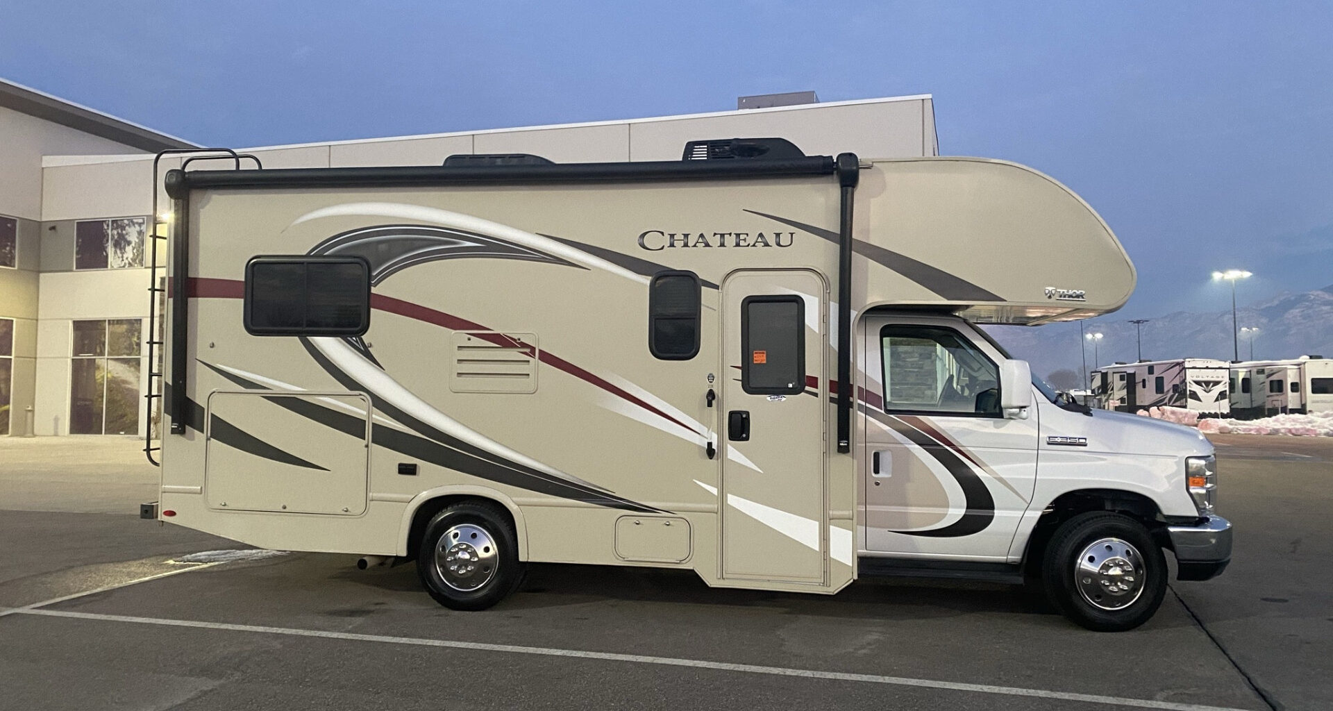 Legit RV Rental Companies in Alaska - Getaway Couple