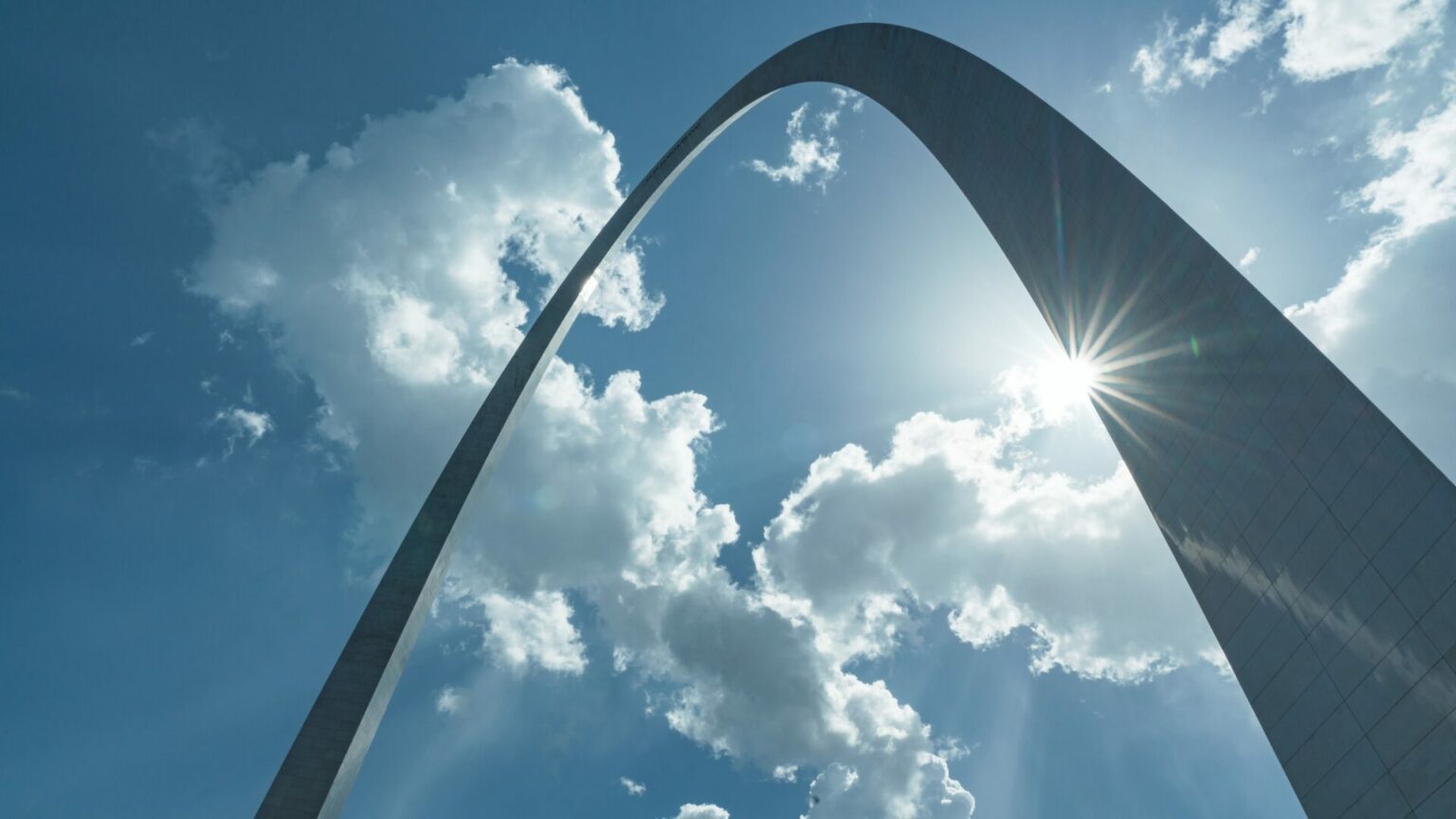 Arch Tram Ride Don't Waste Your Time In Gateway Arch National Park - Getaway Couple