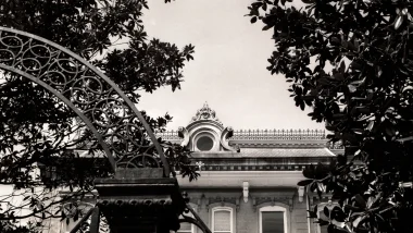A black and white photo of a mansion in New Orleans.